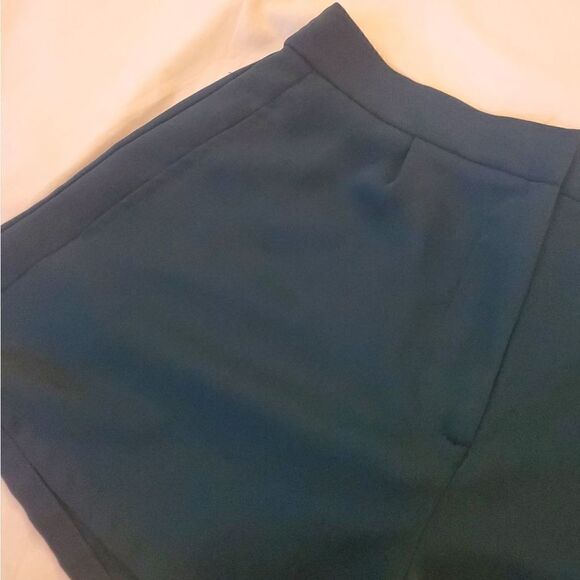 Forever 21 Turquoise Dressy Shorts L - Picture 8 of 9